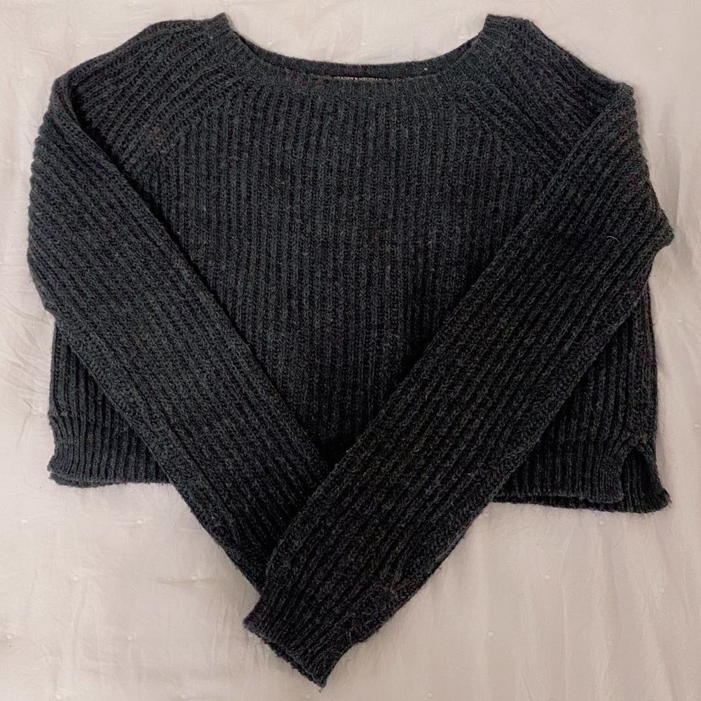 Brandy Melville cropped sweater